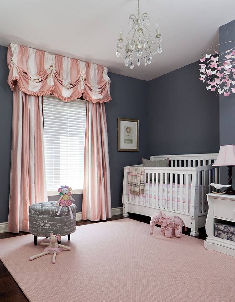 dunkelgraue wand babyzimmer rosa akzente textilien