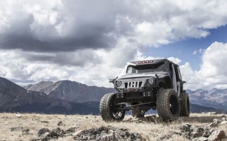 fab four jeep wrangler ausrüstung auto umbau modell stoßdämpfer windschutzscheibe gebirge