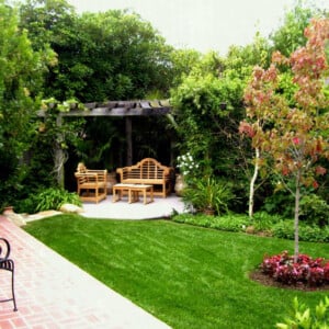 gartenecke gestalten wohnzimmer im freien pergola bäume