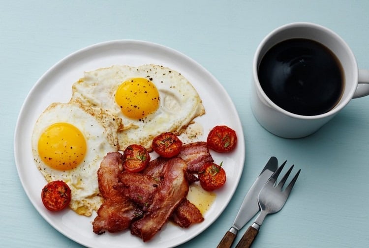 ketogene rezepte frühstück low carb eier bacon