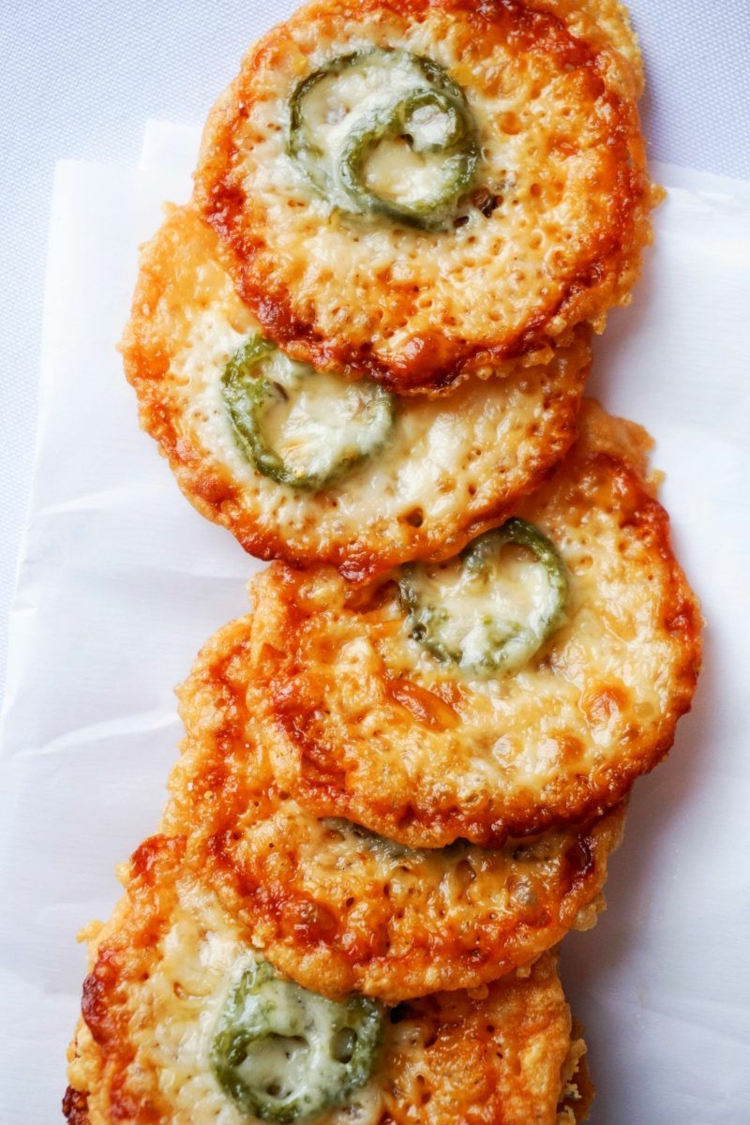 ketogene snacks selber machen parmesan käsechips jalapeno