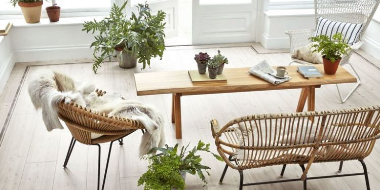lagom design bedeutung wohnen wie in schweden lebensphilosophie minimalistisch leben wohndesign möbel pflanzen holztisch
