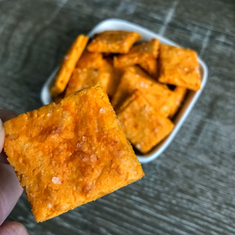 low carb snacks abends keto ernährung rezept käse cracker
