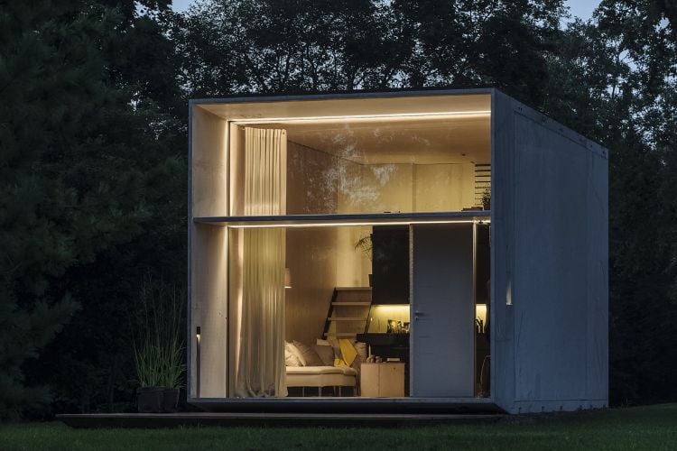 mini häuser wohnhaus kleinhaus mobil wohnung kleinformat waldhütte betonbau glassfassade koda tiny haus