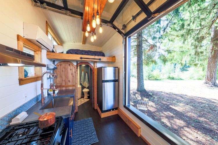 mini häuser wohnhaus kleinhaus mobil wohnung wohnmobil kleinformat waldhütte adventure home innenraum