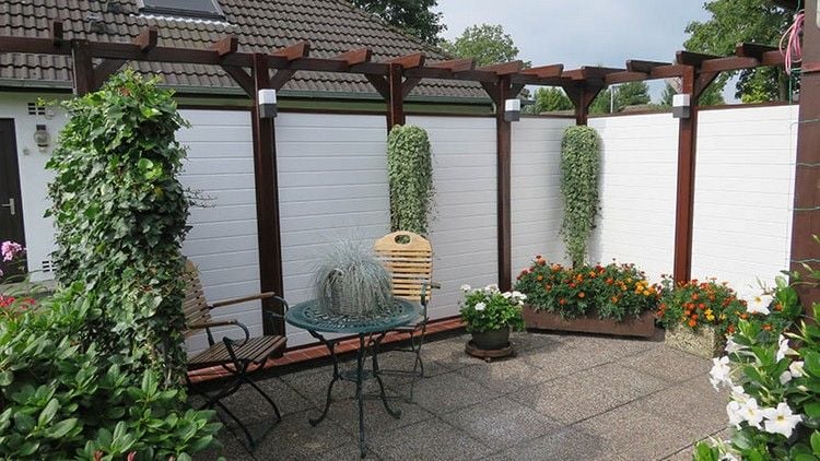 moderne Ideen Gartengestaltung Sichtschutzzaun Pergola Kunststoff