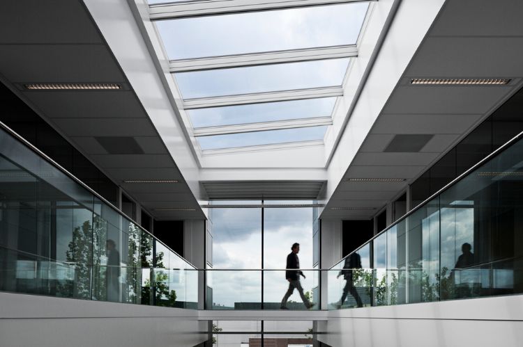 natürliche beleuchtung raumgestaltung entwurf fenster glas licht integrieren arbeitsplatz wohnung haus gebäude dachfenster