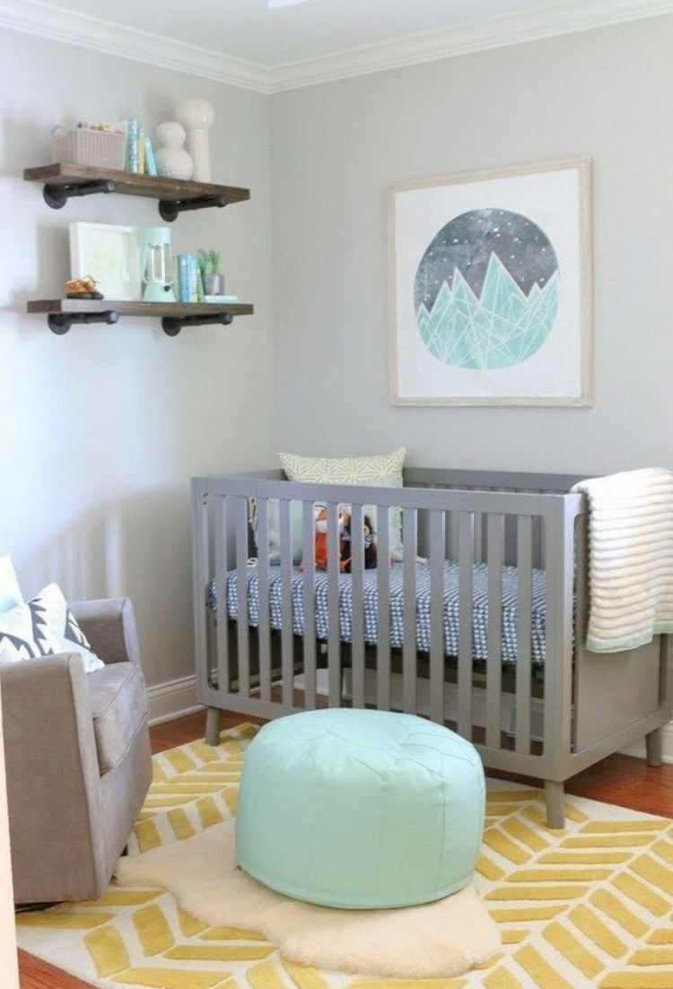 neutrales babyzimmer graues bett bettwäsche karriert blau weiß sitzpouf mint senf teppich