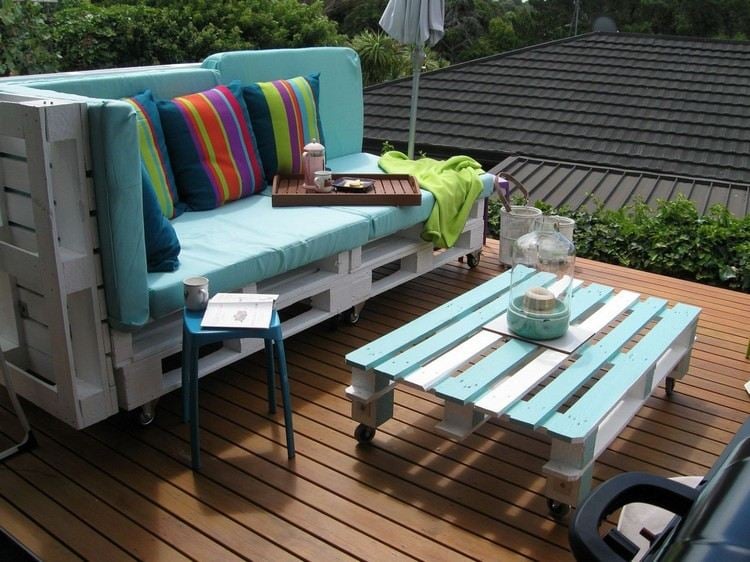 paletten balkon sofa auf rollen plus tisch