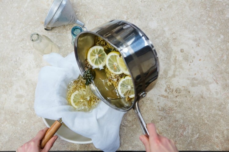 rezepte mit holunderblÃ¼ten sirup likÃ¶r absieben blÃ¼ten zitrone jamie oliver