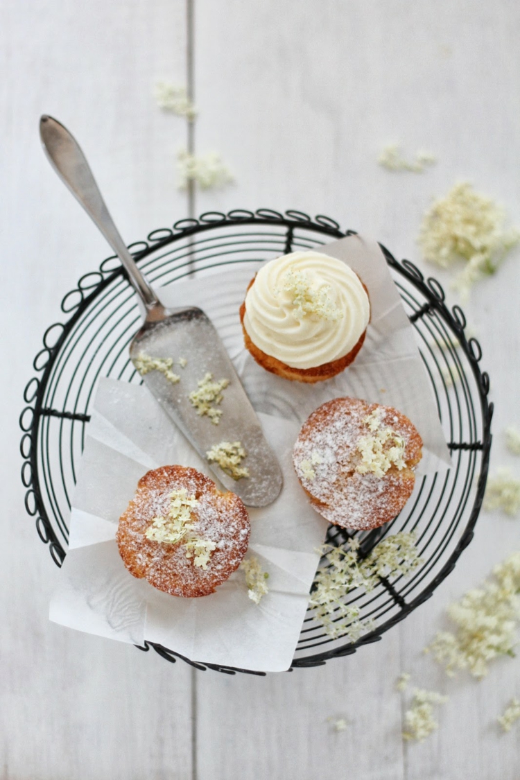 rezepte mit holunderblüten kuchen muffins frischkäse frosting puderzucker