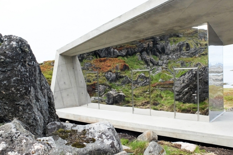 service gebäude spiegelglas und beton MORFEUS arkitekter