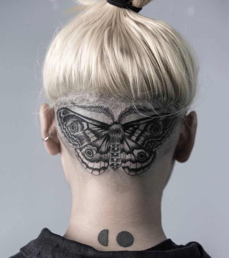 tattoo motte Kopf Undercut Frisur Frau