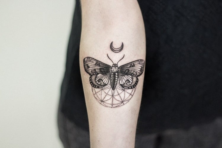 tattoo motte geometrisch Arm Mond