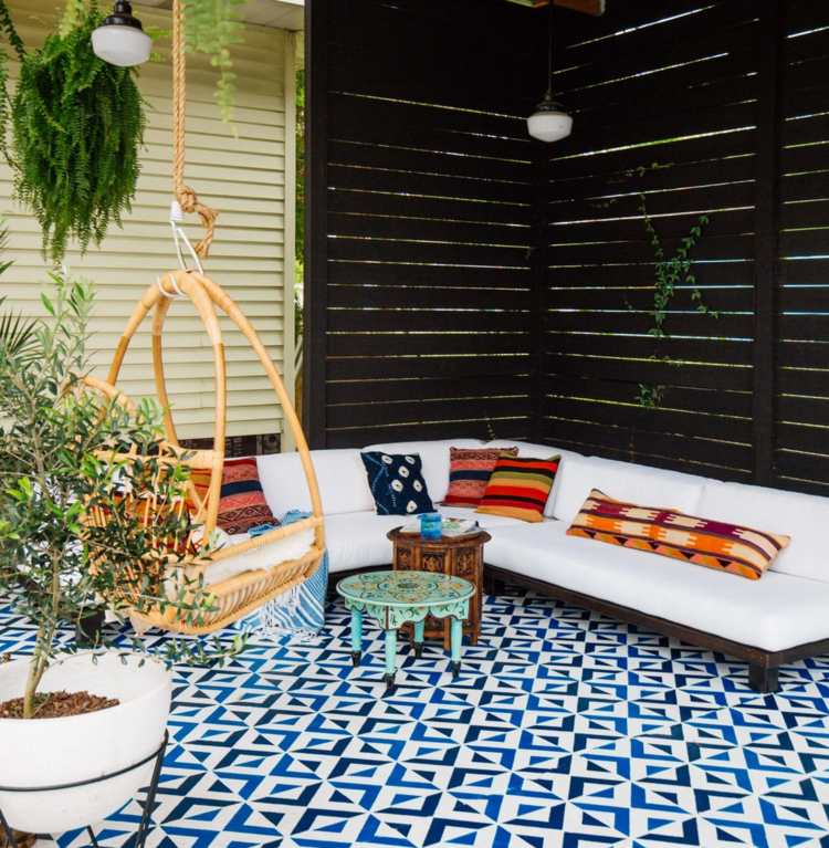 terrassenboden mit farbe gestalten geometrische muster ideen