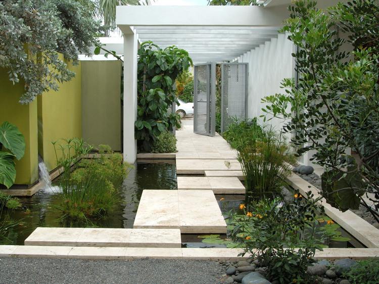 travertin platten terrasse elegant stilvoll langlebig porös bodenbelag außenbereich patio gestaltung pfad