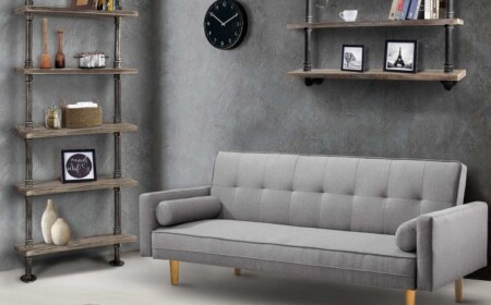 DIY industrial regal design style selber bauen sofa wohnraum dekoration rustikal holz eisen grau wände