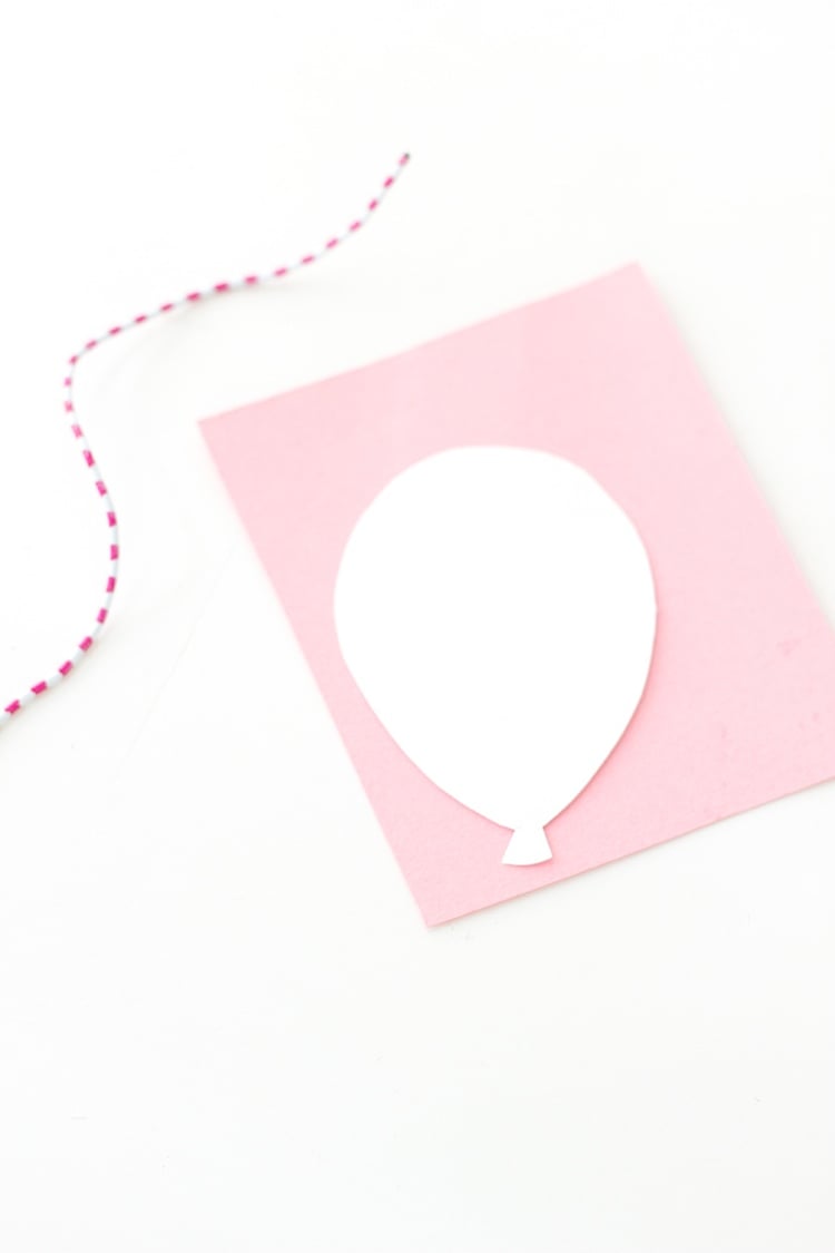 Luftballon Vorlage aus rosa Papier ausschneiden