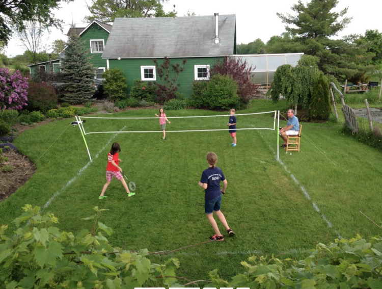 Netz für Badminton oder Volleyball im eigenen Garten