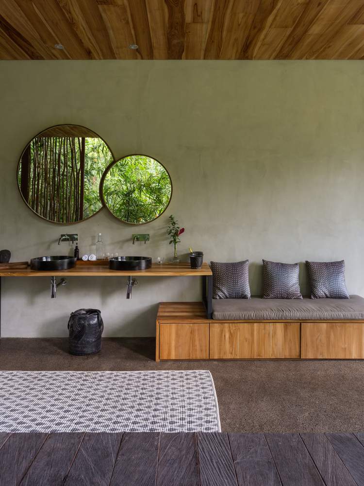 asiatischer wohnstil doppelspiegel sofa stauraum