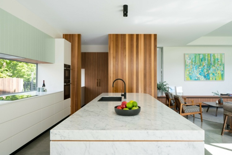 auchenflower house kelder architects innenraum küche kochinsel weißer marmor