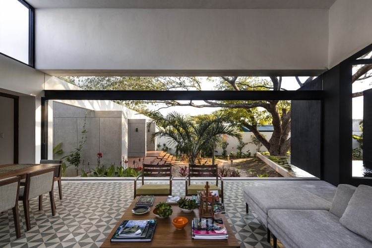 baum integrieren bauen mit bäumen moderne gestaltung terrasse garten außenbereich architektur traumhaus natur umwelt wohnraum