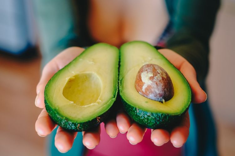 brainfood Snacks energiereiche lebensmittel leistungssteigerung für gesundes gehirn energielieferanten avocado diät ernährungsplan