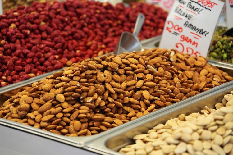 brainfood Snacks energiereiche lebensmittel leistungssteigerung für gesundes gehirn energielieferanten nüsse mandeln goji berry diät ernährungsplan