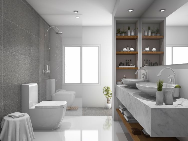 dusche vor fenster badezimmer einbauen installieren sichtschutz milchglas rollos folien schiebefenster duschkabine pvc