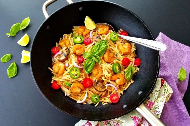 einfache wok rezepte für anfänger kochen im wok pfanne gesunde mahlzeiten vegetarisch gemüse deftig fleisch chinesisch
