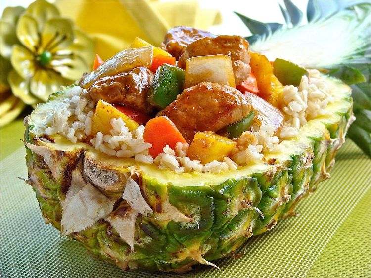 einfache wok rezepte für anfänger kochen im wok pfanne gesunde mahlzeiten vegetarisch gemüse deftig fleisch chinesisch asiatisch frisch ananas