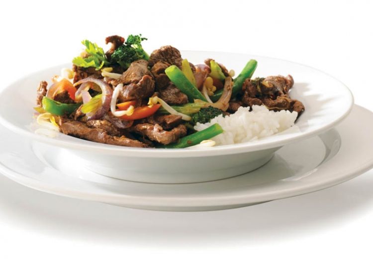 einfache wok rezepte für anfänger kochen im wok pfanne gesunde mahlzeiten vegetarisch gemüse deftig fleisch chinesisch reis rindfleisch brokkoli