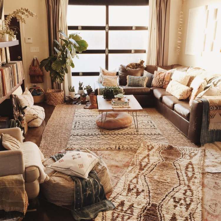 ethno teppich wohnzimmer leder sofa einrichten