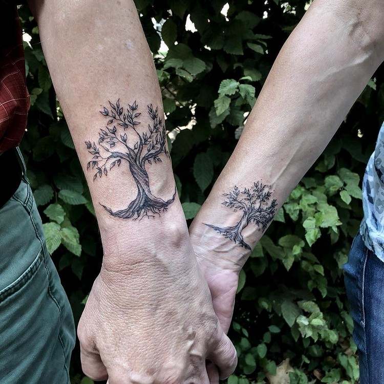 familienbaum wurzeln tattoo familie mann frau