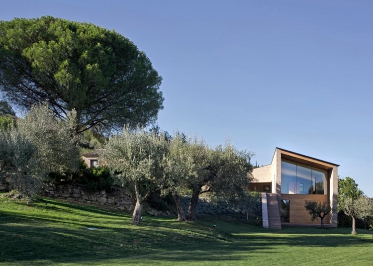 fassadenplatten sandstein ferienhaus italien moderne architektur