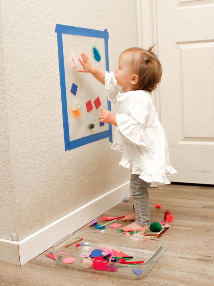 indoor aktivitäten 1-jährige kinder klebewand erstellen