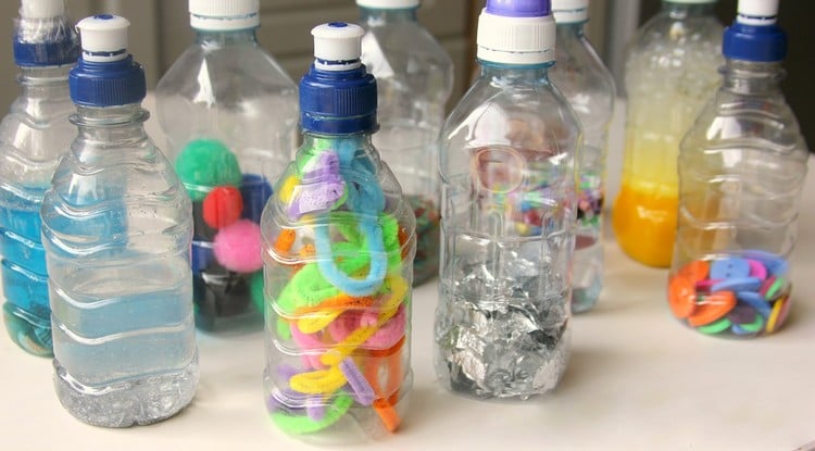 indoor aktivitäten babys 1-jährig sensory bottles diy