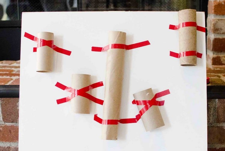 indoor aktivitäten einjähriges kind murmelbahn papierrollen