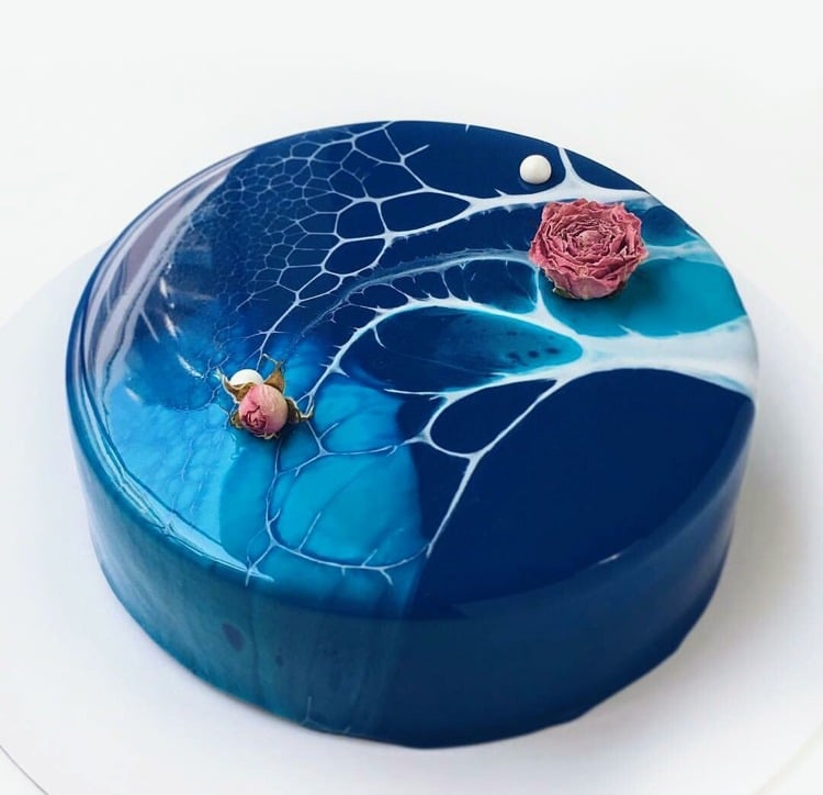 mirror glaze torte blau meer thema ueberziehen glasur