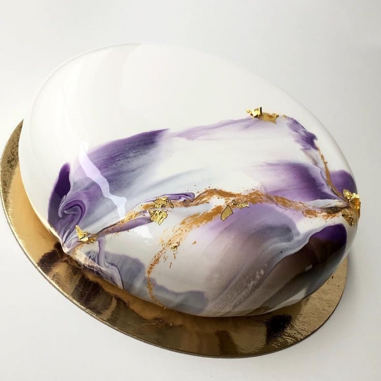 mirror glaze torte marmorieren goldfarbe