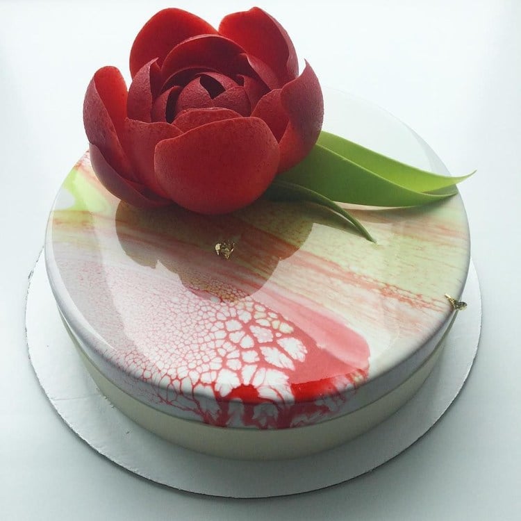 mirror glaze torte zuckerrose marmorieren