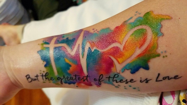 motive tattoo liebe glaube hoffnung wasserfarben schriftzug
