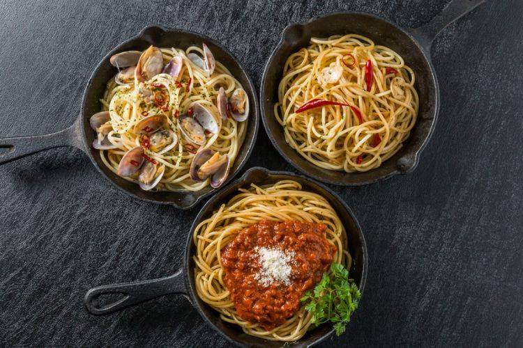 pastasaucen rezepte vegetarisch mit fleisch zubereiten leckere rezeptideen italienische nudelgerichte gusseisenpfanne