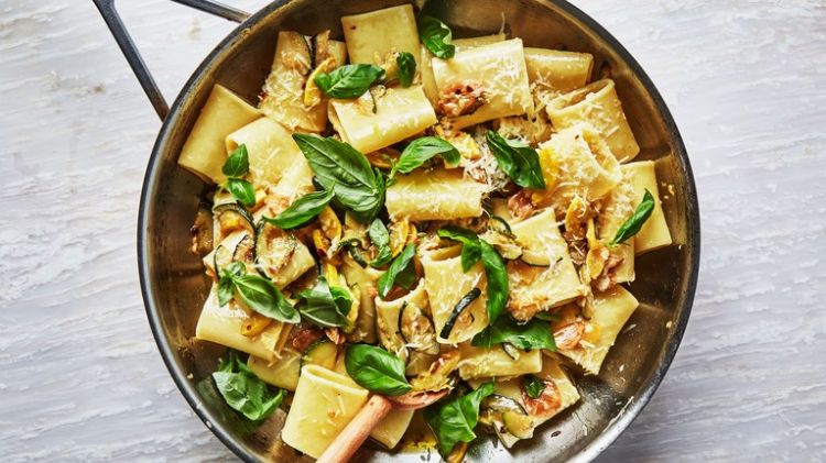 pastasaucen rezepte vegetarisch mit fleisch zubereiten leckere rezeptideen italienische nudelgerichte sommerkürbis speisekürbis