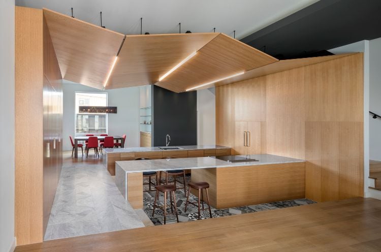 reihenhaus neubau mehrfamilienhaus architektur städtebau außergewöhnliches nachhaltiges design wohnbereich küche in boden gelassen