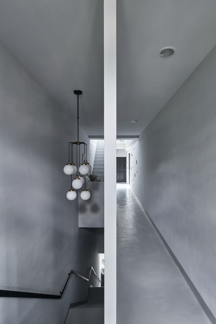 schwarze fassade modern gestalten onyx lit haus taiwan minimalistisch runde löcher design kreise inspiriert von gischt architektur projekt etage