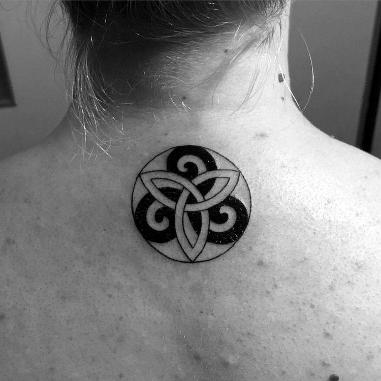 tattoo familie ideen keltische symbole kombinieren triskele triquetra