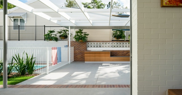 veranda pool zwischehof bepflanzung ziegelstein mauer auchenflower house kelder architects