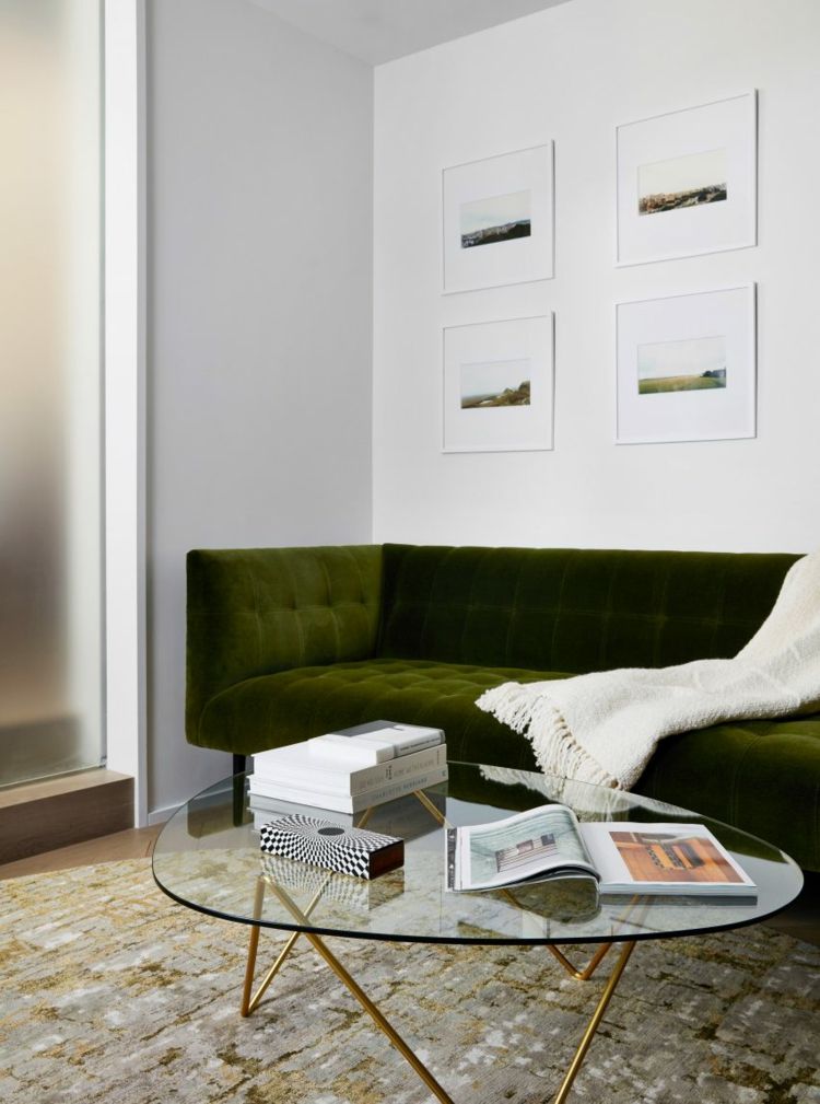 wohnbereich innendesign sofa tisch grün gold farbe chelsea pied a terre stadt architecture