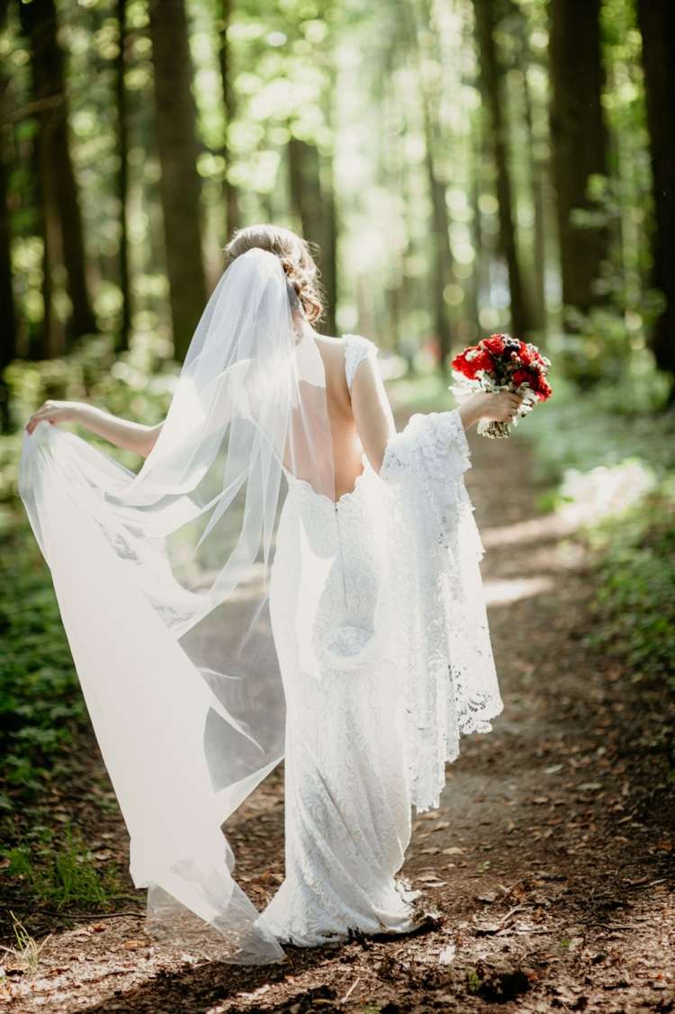 Brautkleid rückenfrei Vintage langer Schleier Spitze